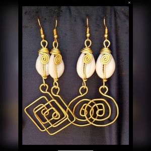 Shell Wire Earrings